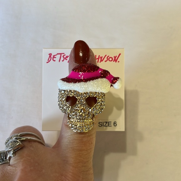 Betsey Johnson Holiday Santa Pink Crystal Skull Ring NWT - Picture 6 of 9
